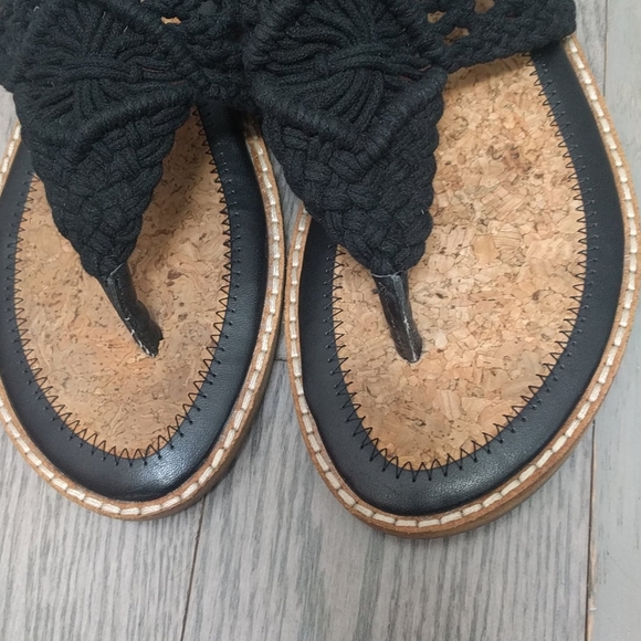 Beautiful black slippers by Lucky Brand 🤣 - Picture 4 of 8